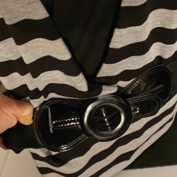 MYTH top look’s like 2 but 1 with attached belt size 1X black and gray in color. - Picture 3 of 10